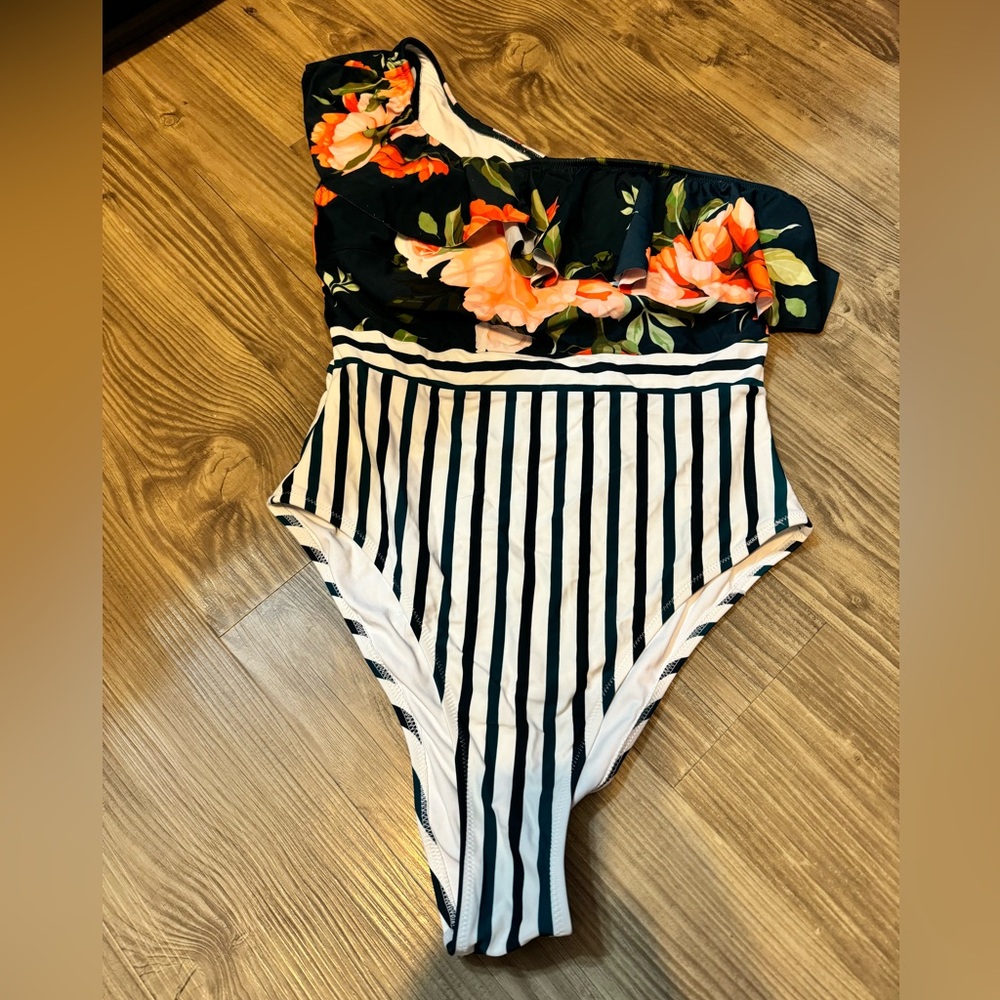 Cupshe Swimsuit